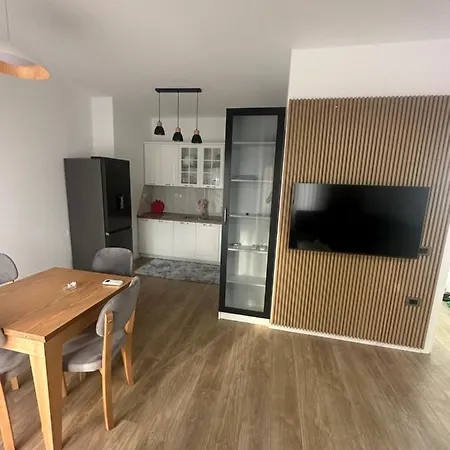 Entire 2 Bedroom, 1 Living Room, 2 Bathrooms At Liqeni Artificial,
