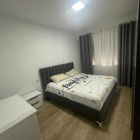Διαμέρισμα Entire 2 Bedroom, 1 Living Room, 2 Bathrooms At Liqeni Artificial, Τίρανα