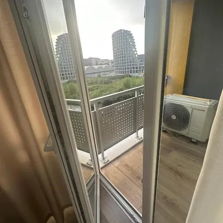Entire 2 Bedroom, 1 Living Room, 2 Bathrooms At Liqeni Artificial, Τίρανα